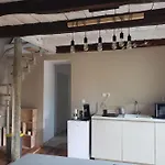 Maison Du Jaune بيت للعطل