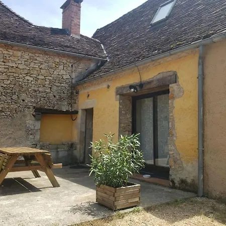 Holiday home Maison Du Jaune
